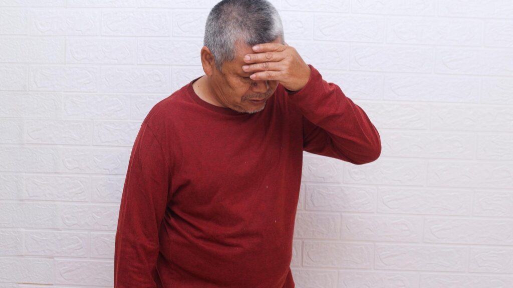 a man recognizes opioid overdose symptoms